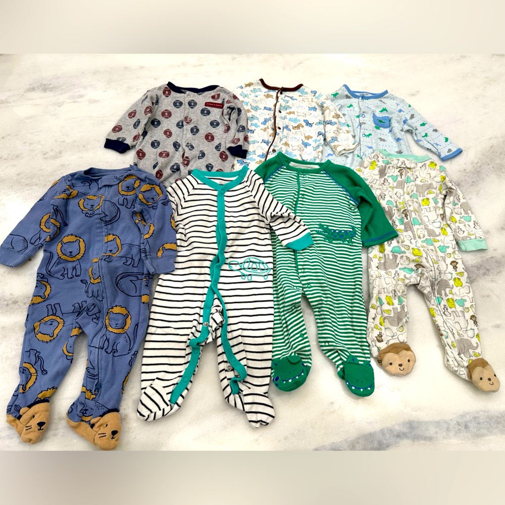 Bundle of 7 footies, footed pajamas size 6 months